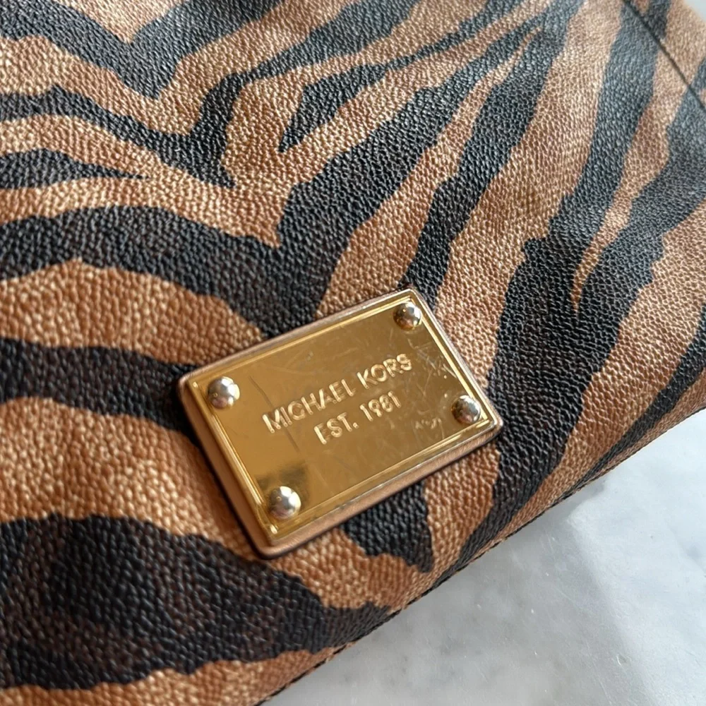 Michael Kors Tiger Print Crossbody - Picture 3 of 10